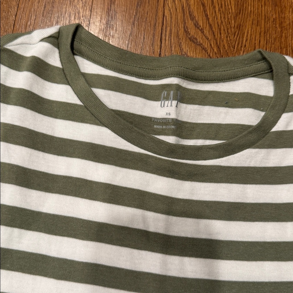 GAP Tank Top - Picture 2 of 3
